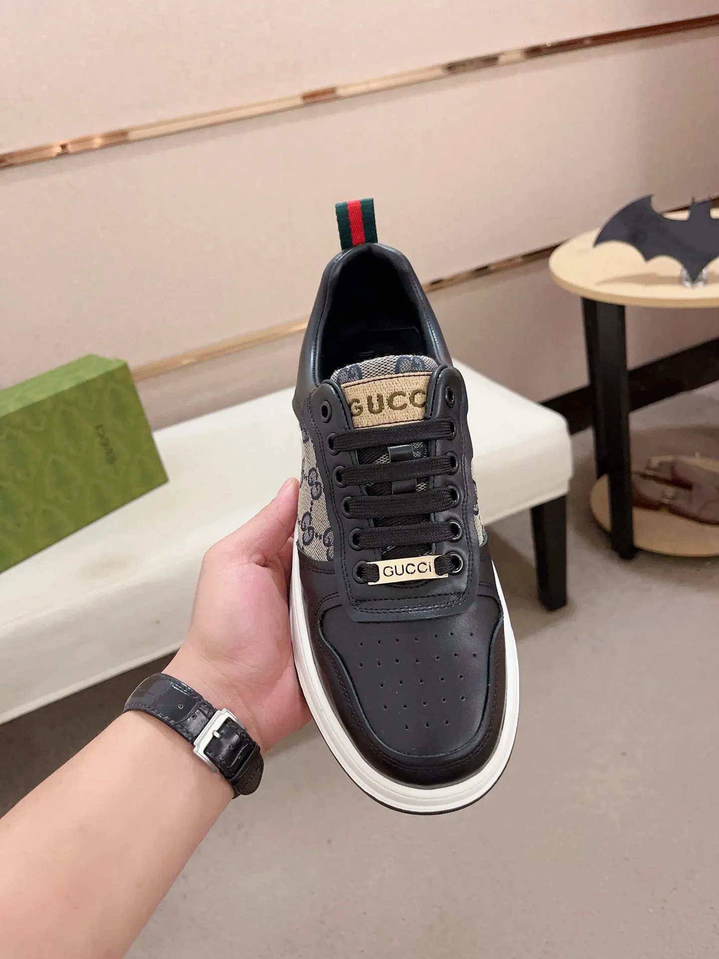 Men's clothing and shoes💰:400💰 (GUCCI) The latest model from the official website 🎁🎁Casual and fashionable men's shoes👟, hot style 💥The version is simple and elegant, exclusive for trendy men. Unique official website latest brand elements 👑Gucci original decoration, fashionable and generous, the fabric is original cowhide ✅sheepskin lining, the official website specifies wear-resistant casual outsole, the classic model is taken in kind at the counter🎬38-44 (45 is not returned or exchanged)